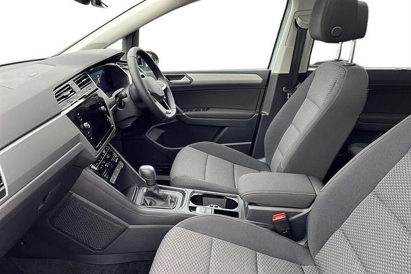 Used VW Touran Match 150 HP (110 kW) 2025 Silver MPV