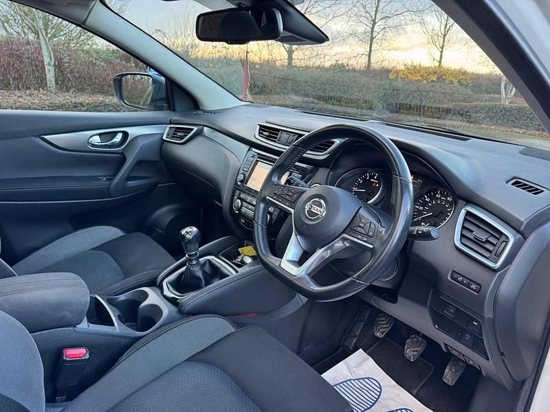 Used Nissan Qashqai N-Connecta 116 HP (85 kW) 2018 White SUV