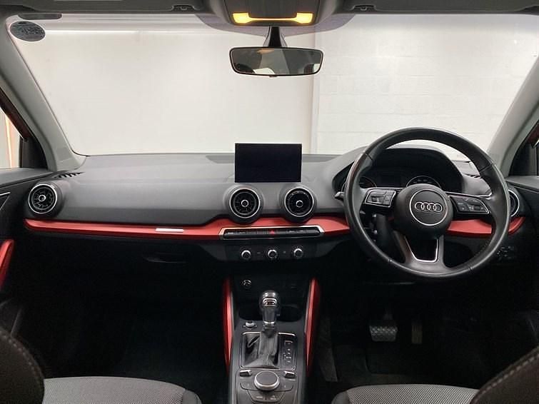 Używany Audi Q2 Sport 2020 Czerwony SUV