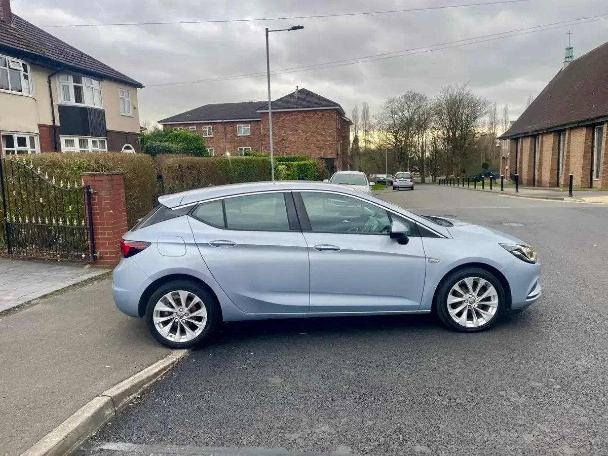Second-hand Vauxhall Astra 2017 Argintiu Hatchback