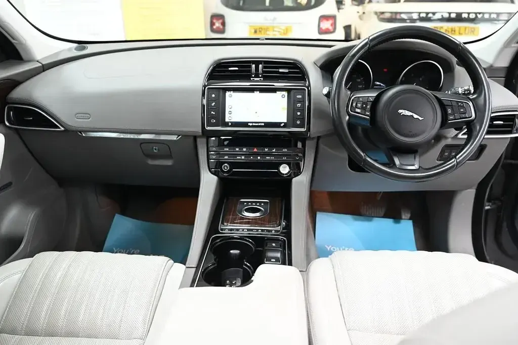 Used Jaguar F-Pace Portfolio 180 HP (132 kW) 2016 Grey SUV