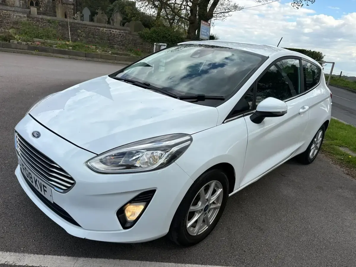 Used Ford Fiesta Zetec 2018 White Hatchback