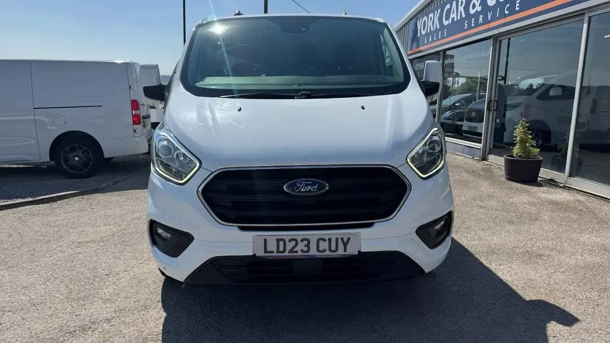 Used Ford Transit Custom Limited 130 HP (95 kW) 2023 White Van