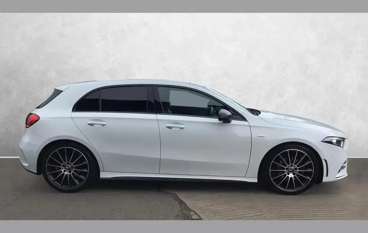 Used Mercedes A200 Exclusive 150 HP (110 kW) 2021 White Hatchback