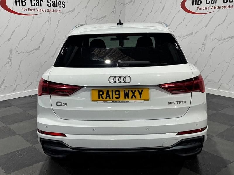 Begagnad Audi Q3 S-Line 150 HK (110 kW) 2019 Vit SUV