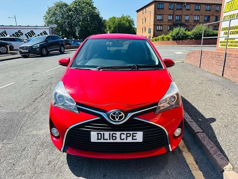 Used Toyota Yaris 99 HP (72 kW) 2016 Red Hatchback