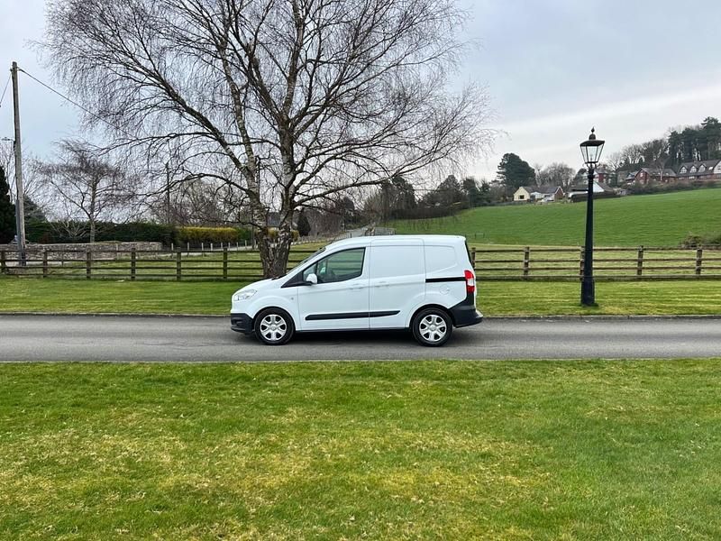 Used Ford Transit Trend 95 HP (69 kW) 2018 White Van