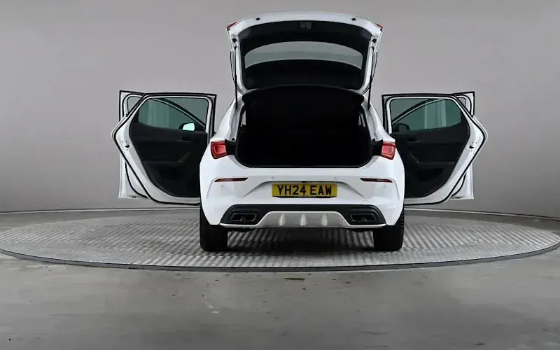 Used Cupra Leon 150 HP (110 kW) 2023 White Hatchback