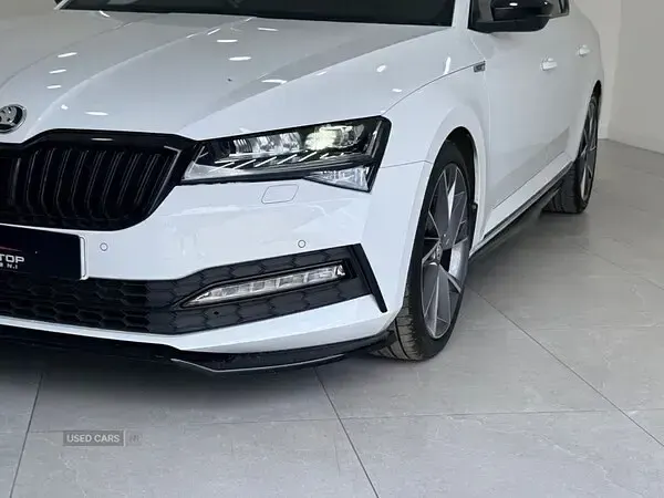 Used Skoda Superb SportlinePlus 190 HP (139 kW) 2022 White Hatchback
