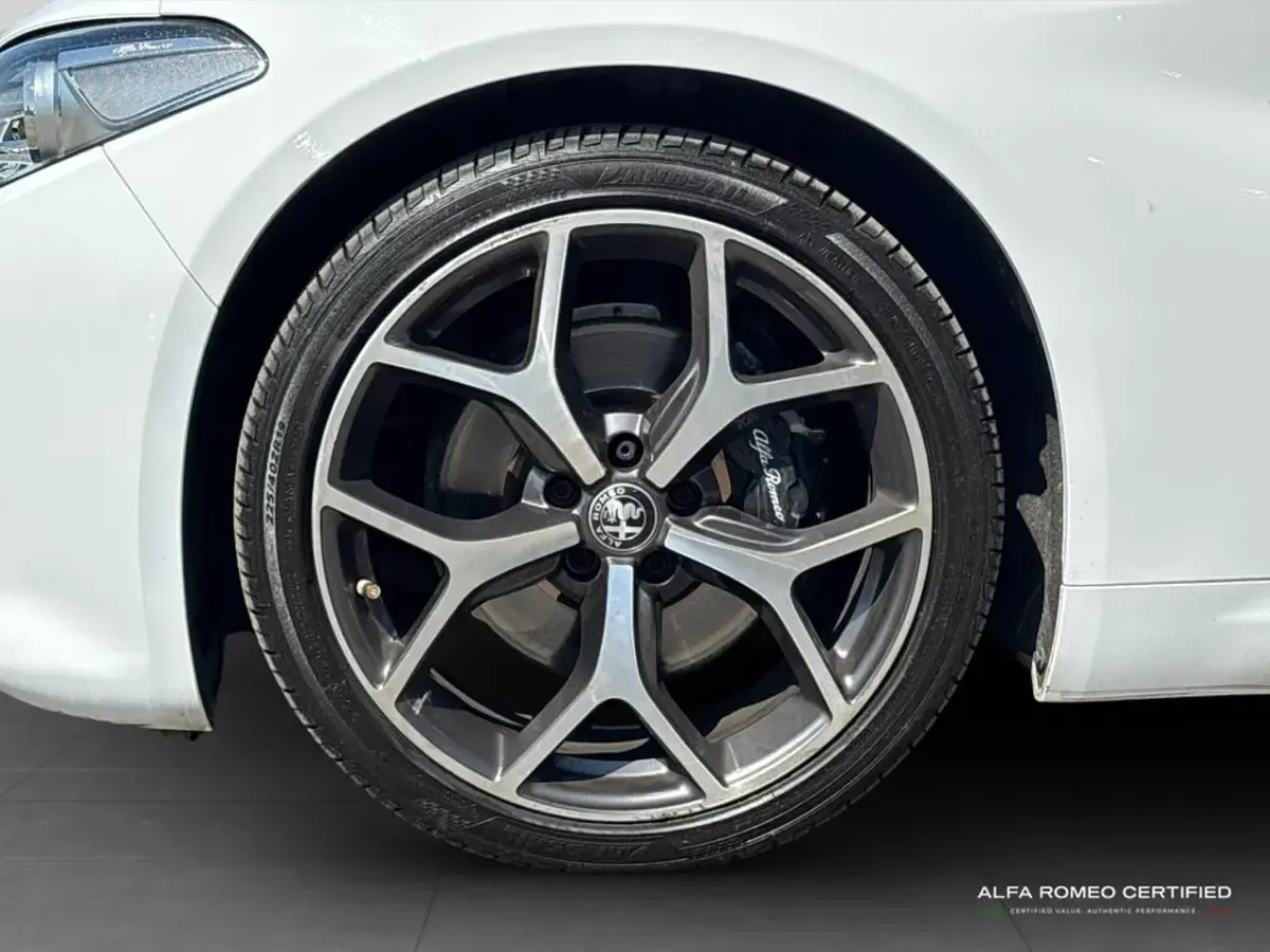 Used Alfa Romeo Giulia Veloce 276 HP (202 kW) 2021 White Sedan