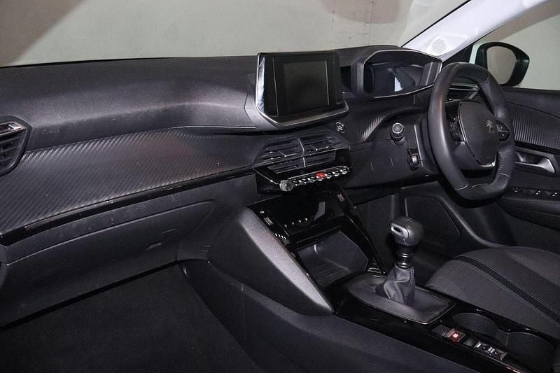 Used Peugeot 208 Allure Premium 99 HP (72 kW) 2021 White Hatchback