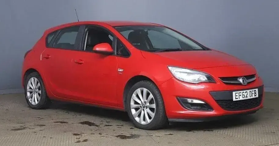 Second-hand Vauxhall Astra Active 2012 Roșu Hatchback