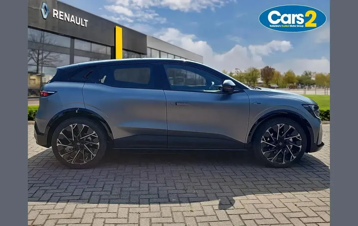Used Renault Megane E-Tech Iconic Esprit Alpine 160 kW (218 HP) 2025 Grey/black  Hatchback