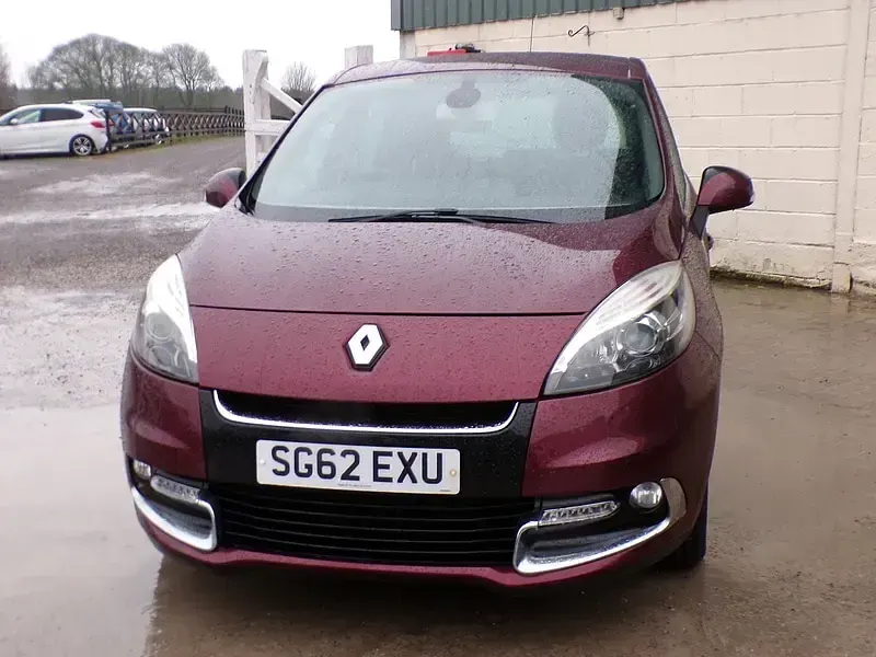 Used Renault Scénic III Dynamique 110 HP (80 kW) 2012 Red MPV