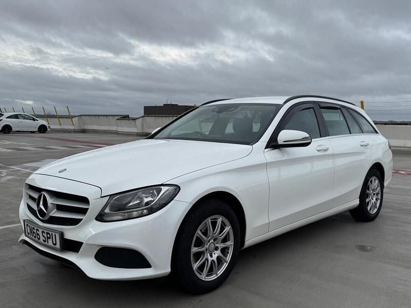 Used Mercedes C200 SE 136 HP (100 kW) 2016 White Estate
