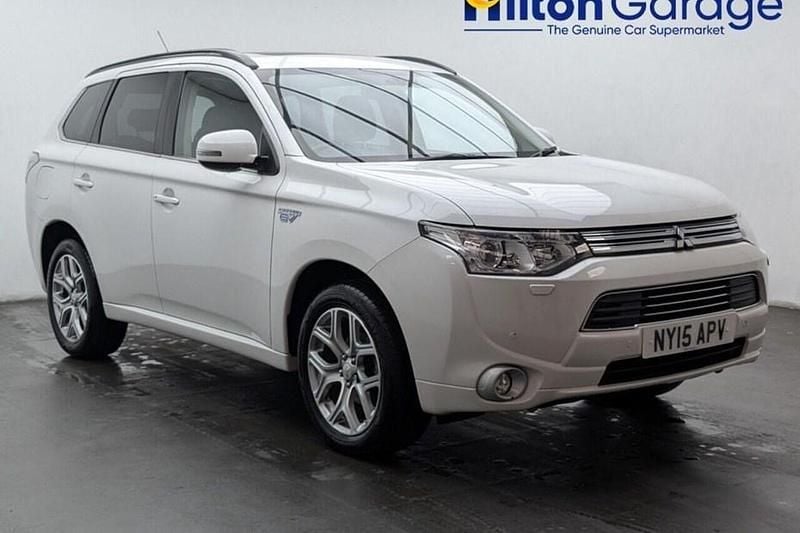 Used 2015 Mitsubishi Outlander P-HEV | £9,650 (Good price) - Image 1/1