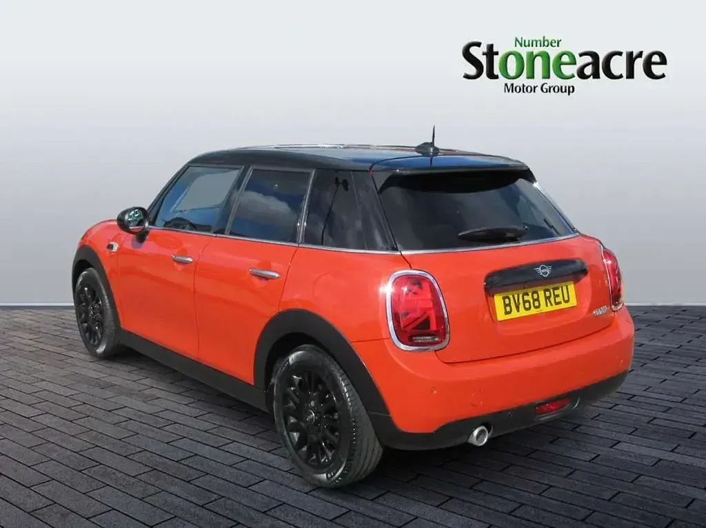 Used Mini Cooper Classic 136 HP (100 kW) 2019 Orange Hatchback