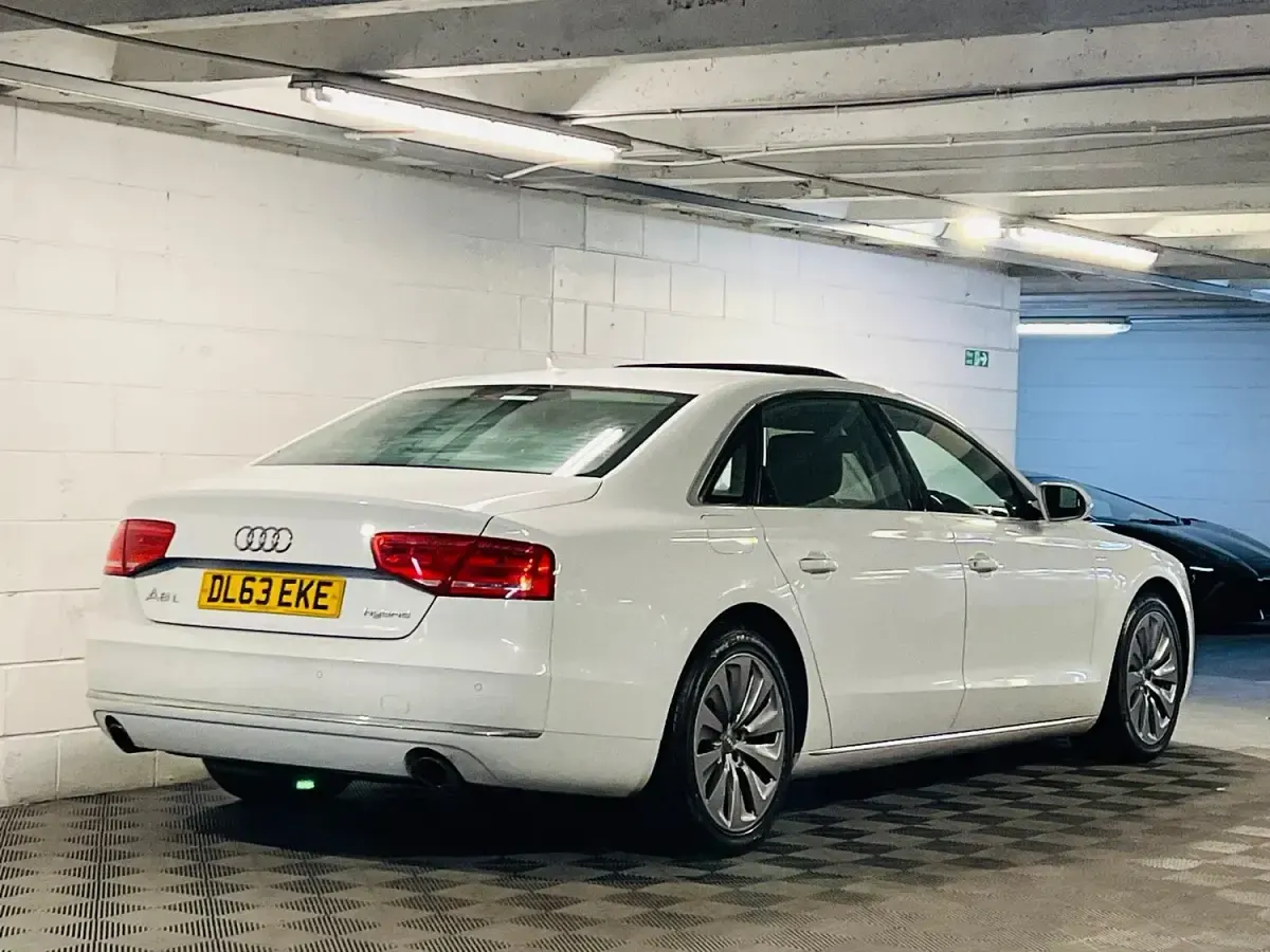 Used Audi A8 245 HP (180 kW) 2013 White Sedan