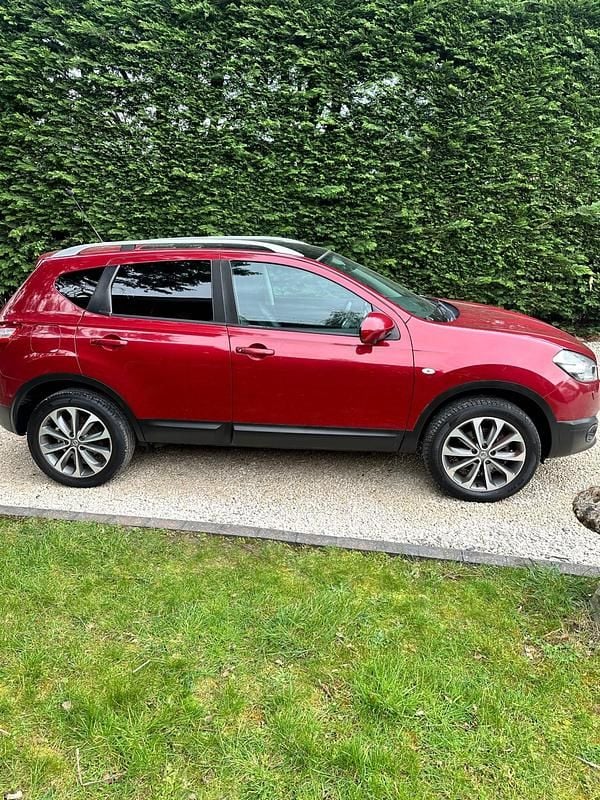 Used Nissan Qashqai Tekna 110 HP (80 kW) 2012 Red SUV