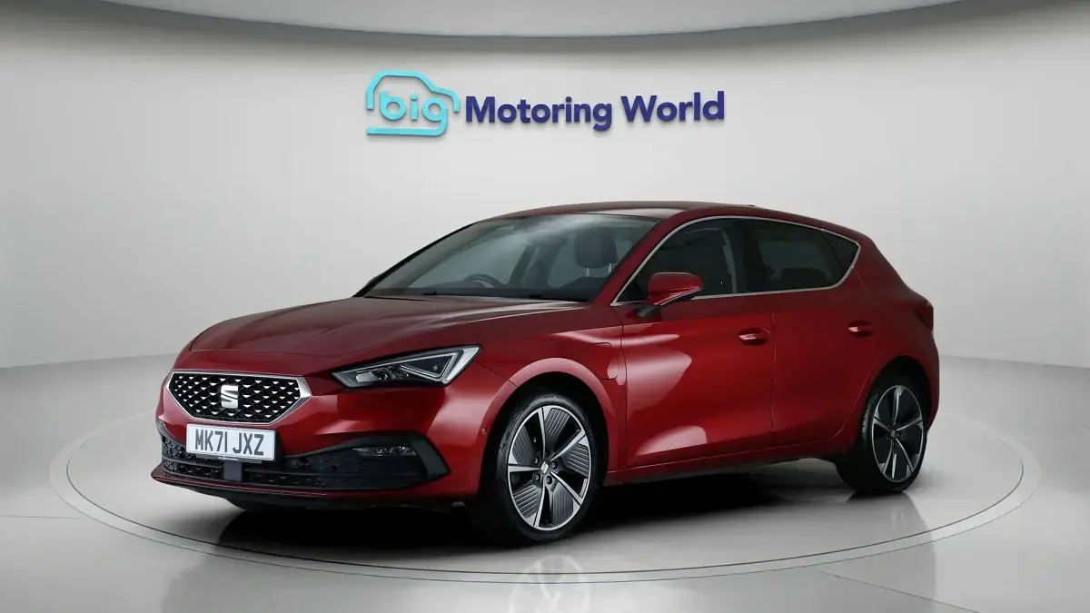 Begagnad Seat Leon XCELLENCE Lux 204 HK (150 kW) 2021 Röd Halvkombi