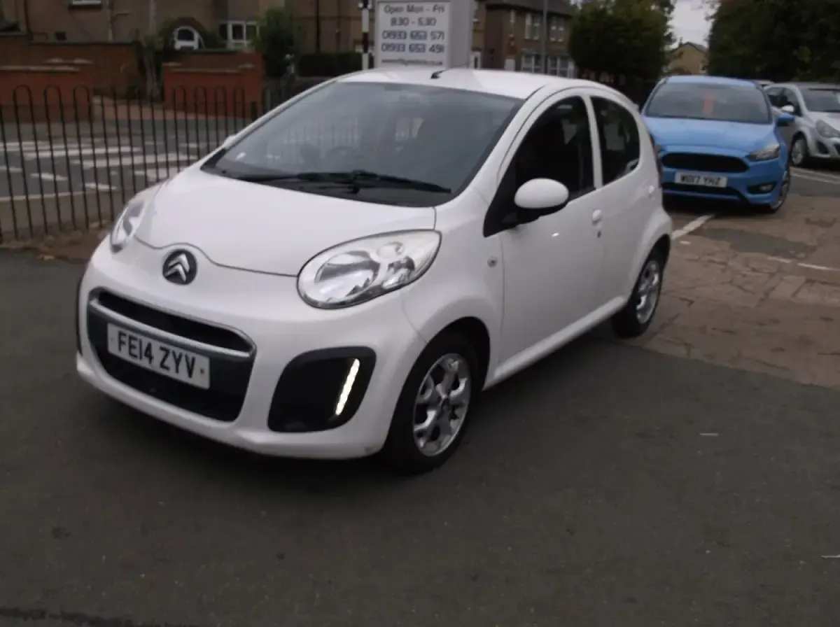 Used Citroën C1 68 HP (50 kW) 2014 White Hatchback