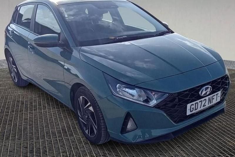 Used Hyundai i20 SE 100 HP (73 kW) 2023 Metallic green Hatchback
