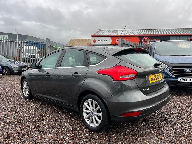 Used Ford Focus Titanium 120 HP (88 kW) 2016 Grey Hatchback