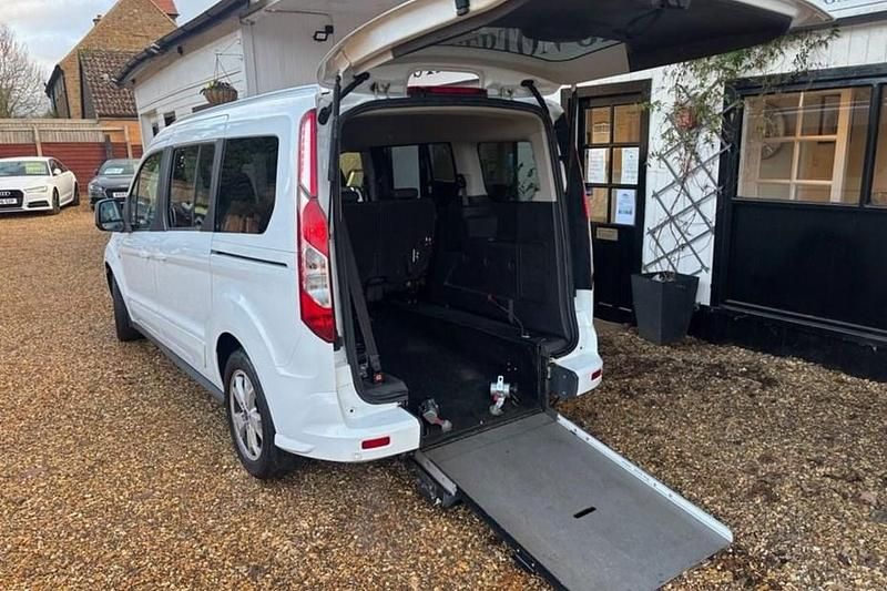 Used 2017 Ford Tourneo Connect Titanium MPV | £10,798 (Fair price) - Image 1/1