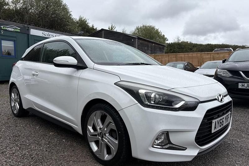 White Used 2016 Hyundai i20 Sport Coupe | £6,995 (Fair price) - Image 1/1
