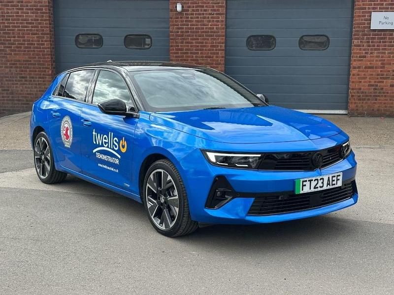 Blue Used 2023 Vauxhall Astra Ultimate Hatchback | £18,995 (Good price) - Image 1/4