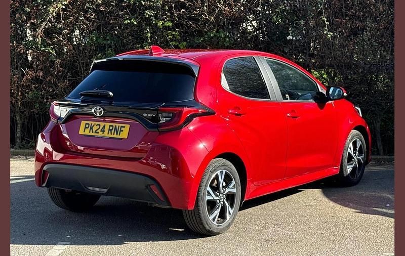 Used Toyota Yaris Hybrid Design 113 HP (83 kW) 2024 Red Hatchback