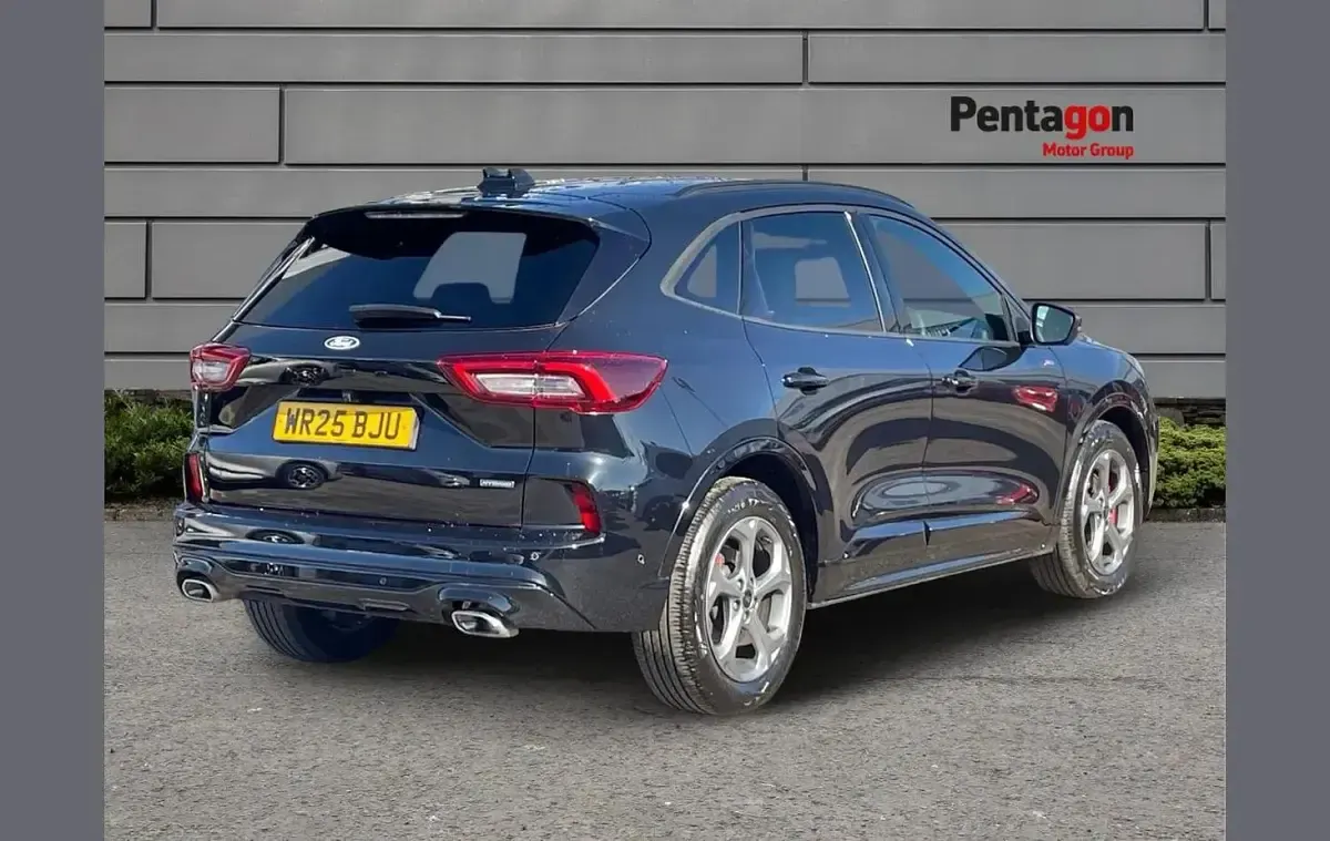 Usado Ford Kuga ST-Line 183 HP (134 kW) 2025 Preto SUV