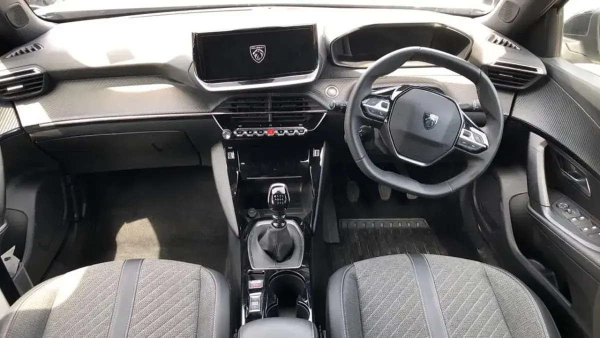 Used Peugeot 2008 Allure 129 HP (94 kW) 2024 Grey SUV
