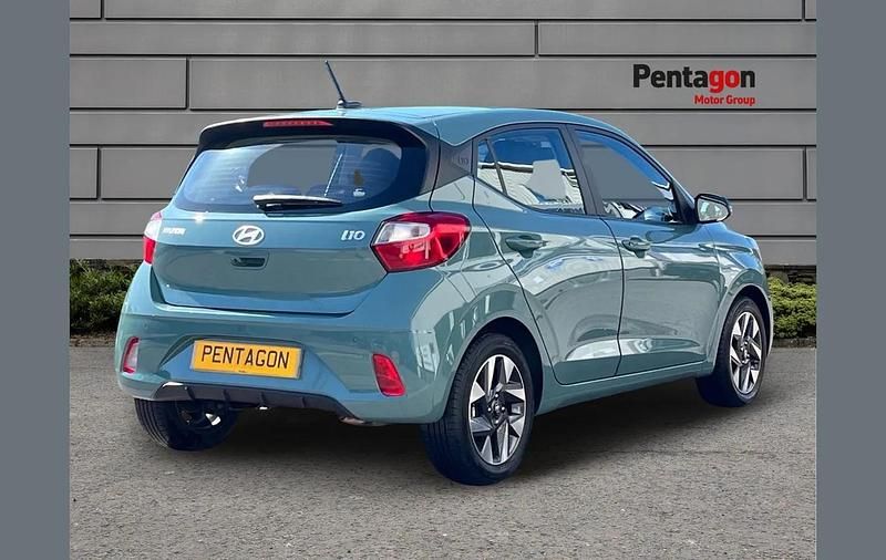 Used Hyundai i10 Advanced 65 HP (47 kW) 2024 Green Hatchback