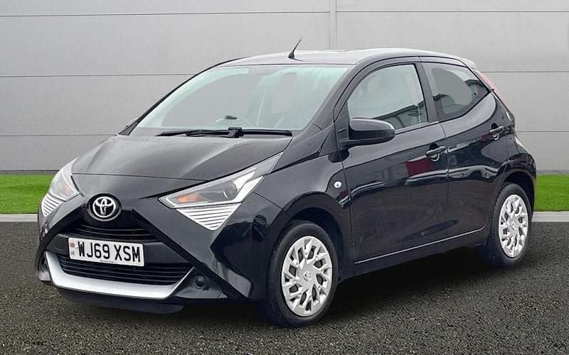 Used Toyota Aygo X-play 72 HP (52 kW) 2019 Black Hatchback
