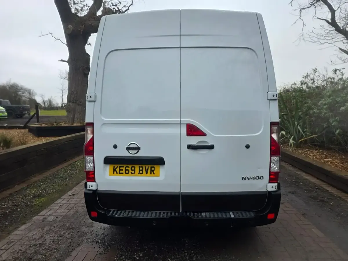 Used Nissan NV400 Acenta 135 HP (99 kW) 2020 White Van