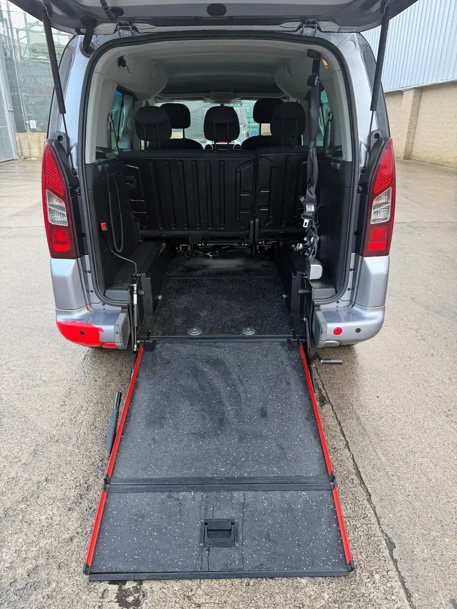 Used Peugeot Partner Tepee Allure 100 HP (73 kW) 2017 Grey MPV