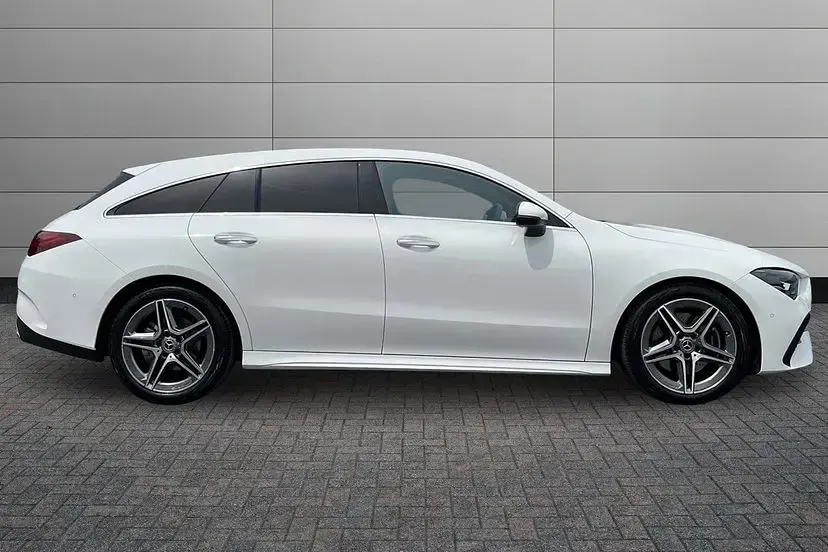 Used Mercedes CLA200 Executive 175 HP (128 kW) 2024 Polar white Estate