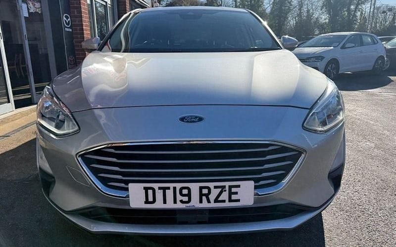 Used Ford Focus Zetec 120 HP (88 kW) 2019 Silver Hatchback