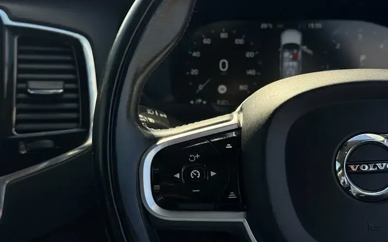 Used Volvo XC90 Momentum 235 HP (172 kW) 2019 Blue SUV