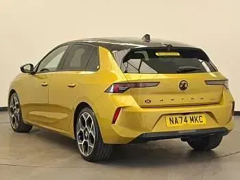 Second-hand Vauxhall Astra Ultimate 130 CP (95 kW) 2024 Galben Hatchback