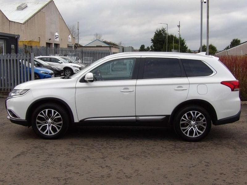 Used Mitsubishi Outlander 2017 White SUV