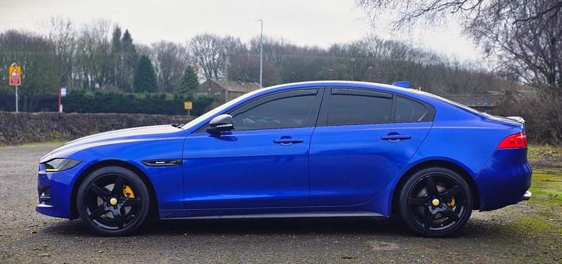 Gebraucht Jaguar XE R-Sport 180 PS (132 kW) 2017 Blau Limousine