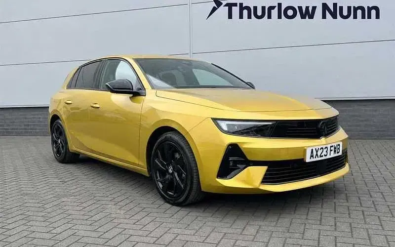 Used Vauxhall Astra S 131 HP (96 kW) 2023 Yellow Hatchback