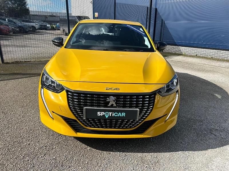 Used Peugeot 208 Active Premium 74 HP (54 kW) 2022 Yellow Hatchback
