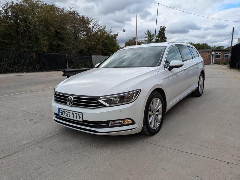 Used VW Passat Business 120 HP (88 kW) 2017 White Estate