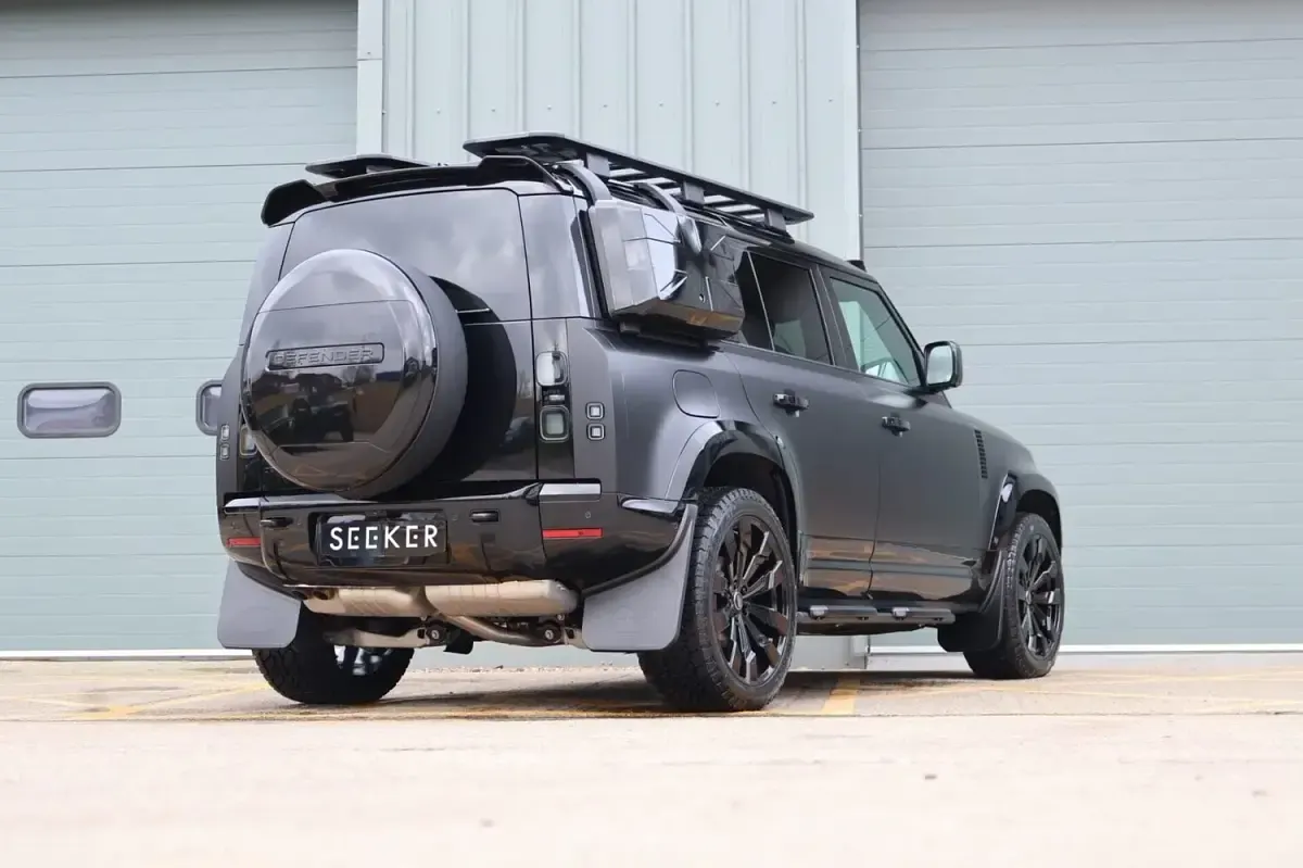 New Land Rover Defender SE Dynamic 2025 Black SUV