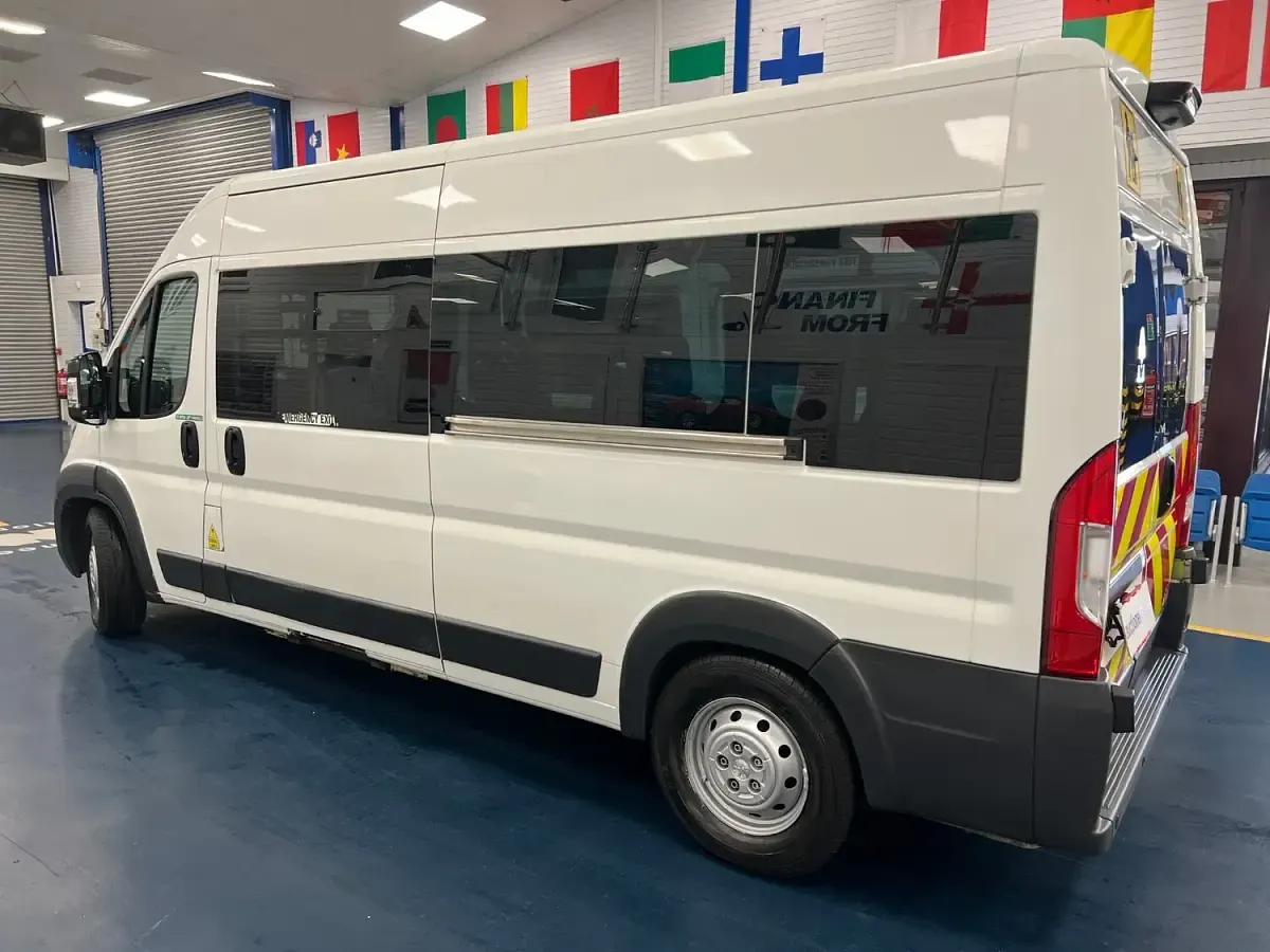 Used Peugeot Boxer Access 130 HP (95 kW) 2015 White Van