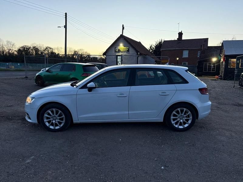 Used Audi A3 105 HP (77 kW) 2013 White Hatchback