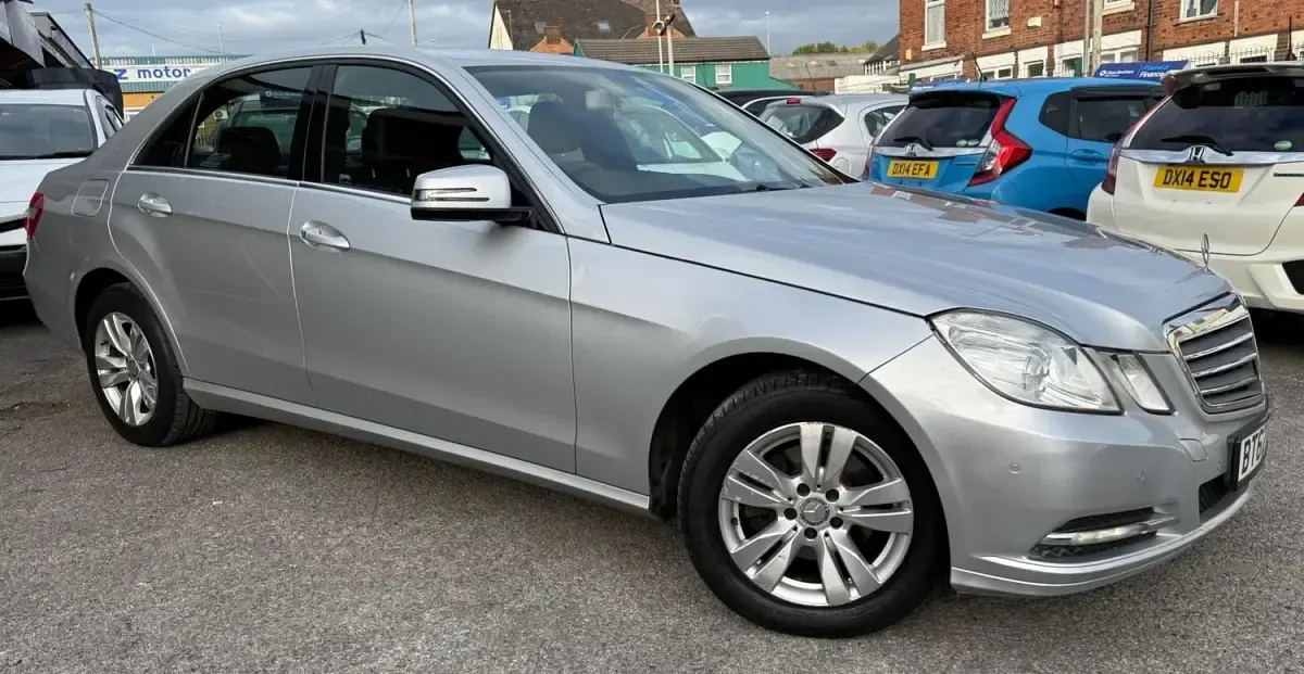 Usado Mercedes E220 SE 2013 Prateado Sedan
